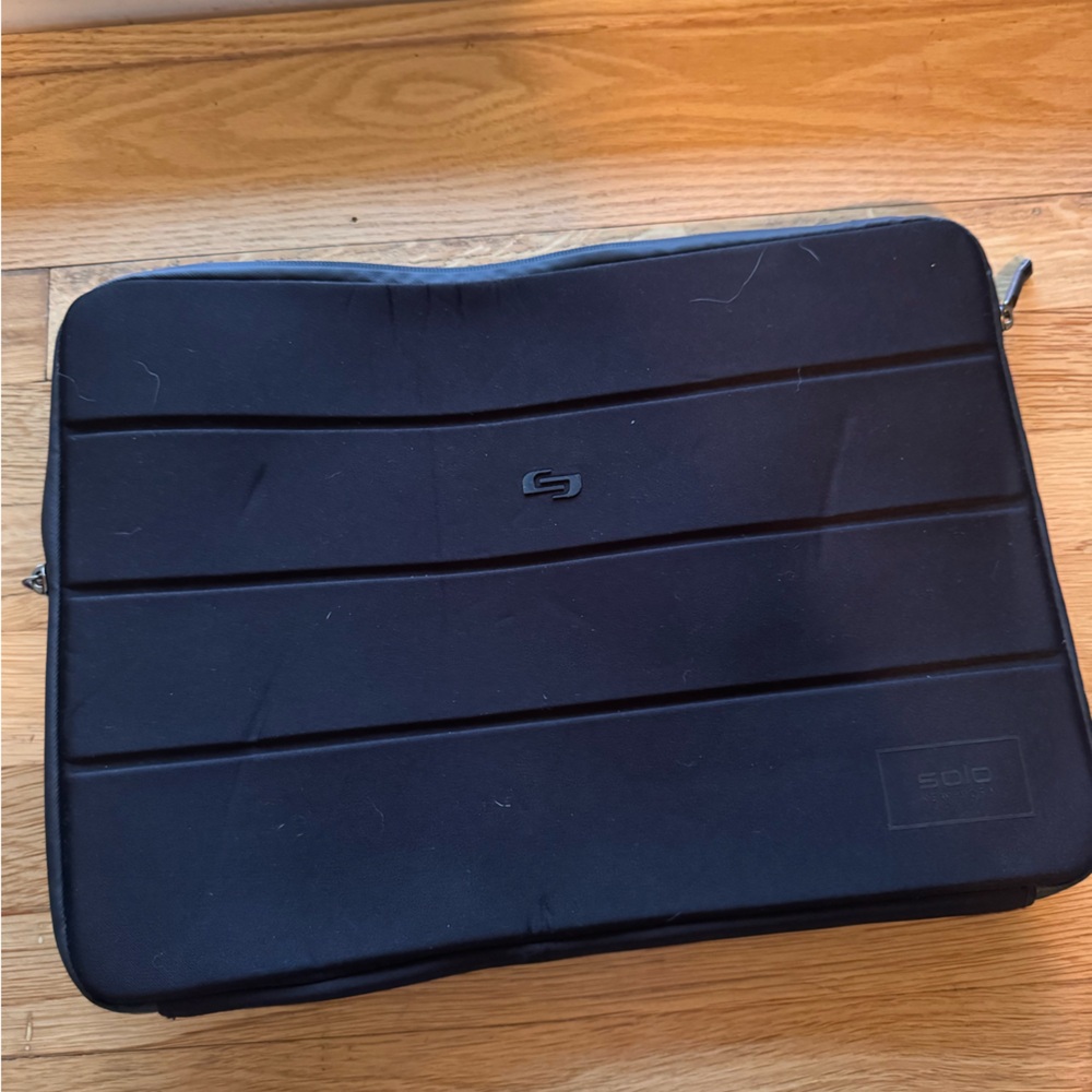 Solo Midnight Black Protective Sleeve for Laptops